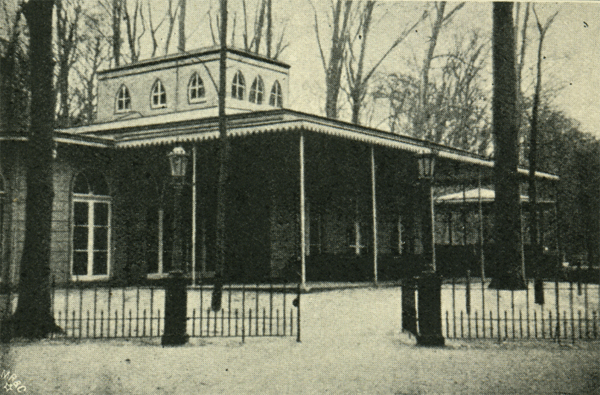 De in 1888 afgebroken houten tent in het Haagse Bos