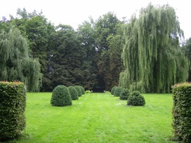Symmetrie in de tuin van Hyndersteyn