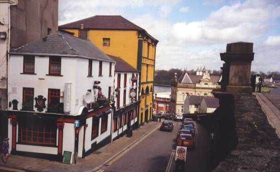 Derry: de Oude Stad vanaf de muur gezien,  Co. Derry