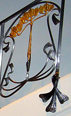 detail Louis Majorelle banisters with ginkgo leaf design (photo Cor Kwant)